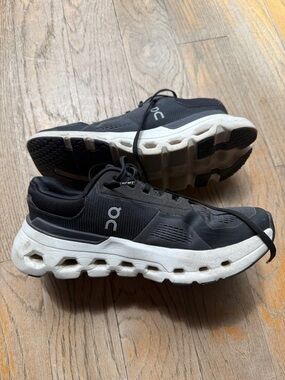 ON Cloud Women's Black Athletic Running Shoes